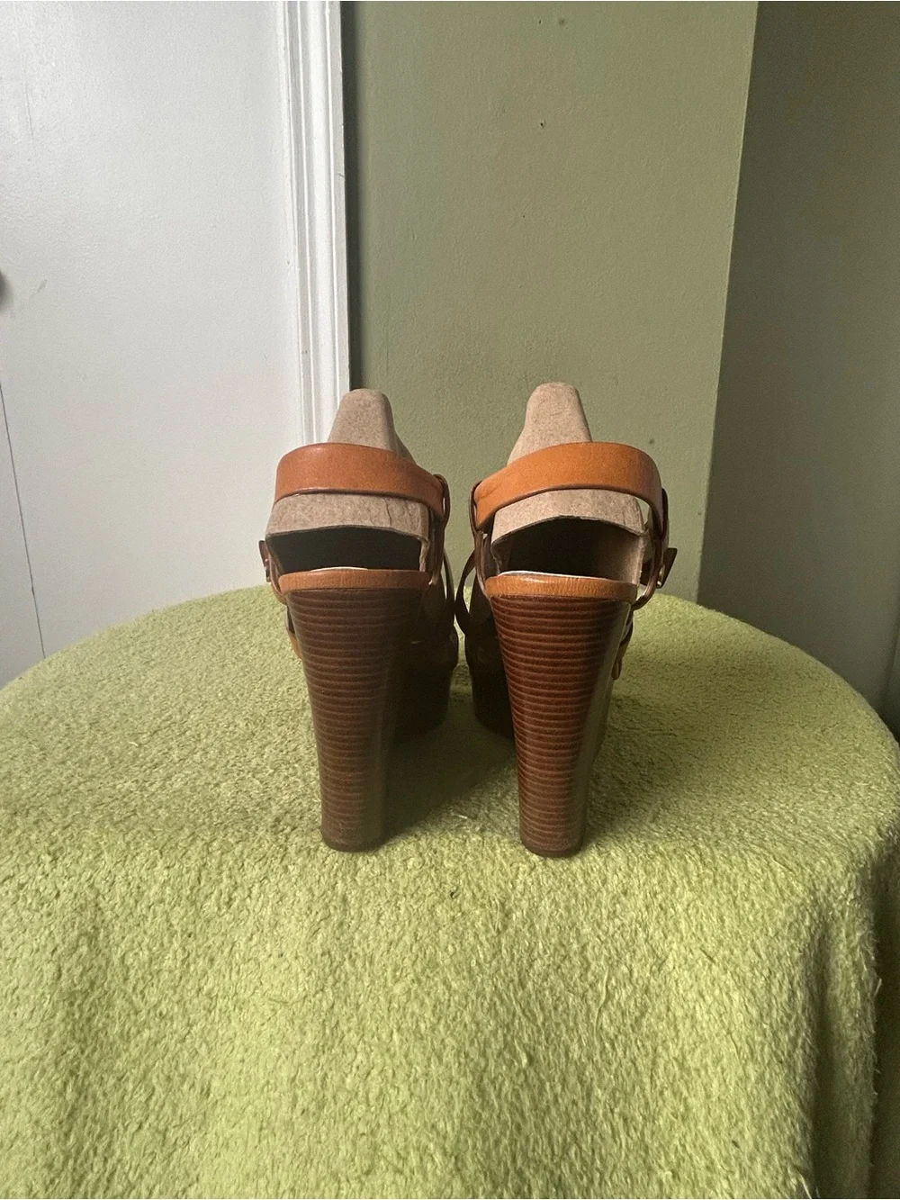 Like New Michael Kors Tan Leather Platform Wedge Sandals Sz 9